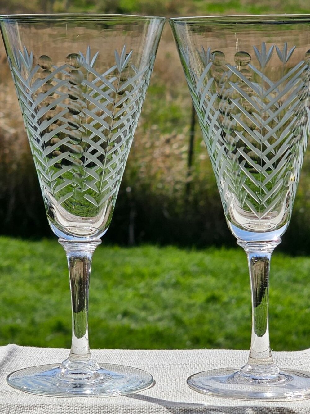2 Tulip Cut Crystal Wine Glasses 7.25" geometric floral fluted design glass - Picture 3 of 7